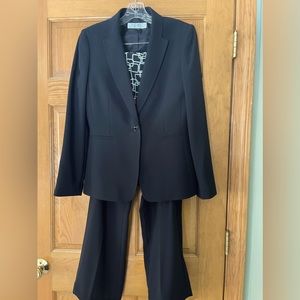 Tamari Womens Black Suit size 6